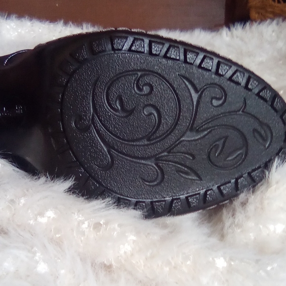 Soul sensibility. Stylish black boots. Size 8 and 1/2 medium. Never been worn. - Picture 6 of 10